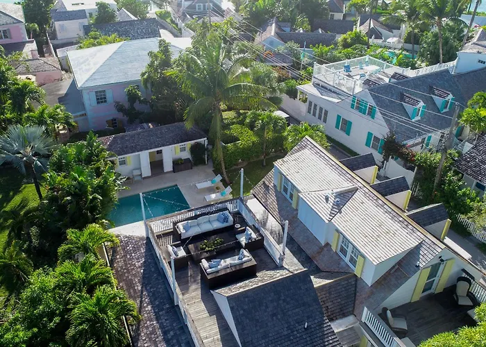 Allamanda Harbour Island - Restored Historic Home W/Pool, Outside